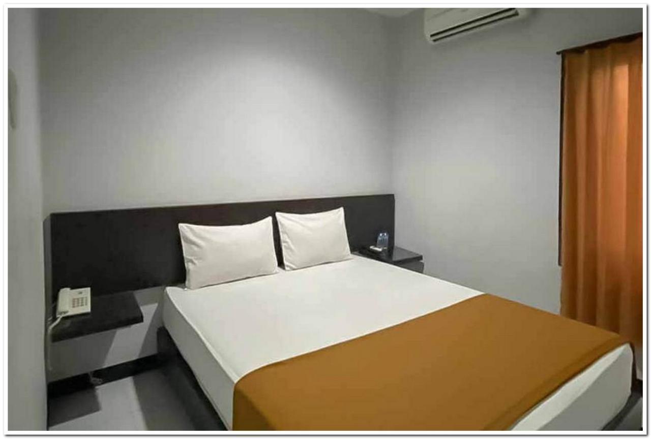 Losmen Family Syariah Bypass Juanda Mitra Reddoorz Brebek Exterior foto