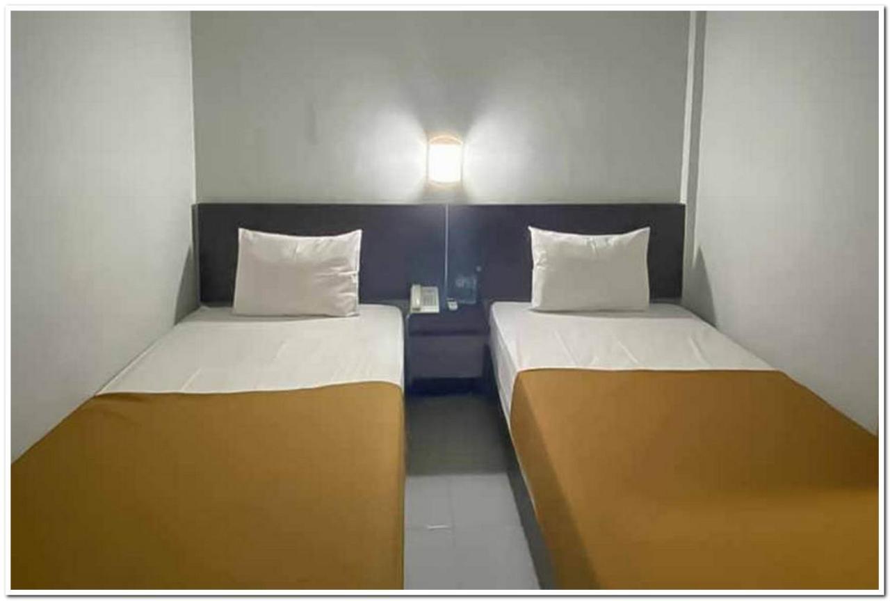 Losmen Family Syariah Bypass Juanda Mitra Reddoorz Brebek Exterior foto