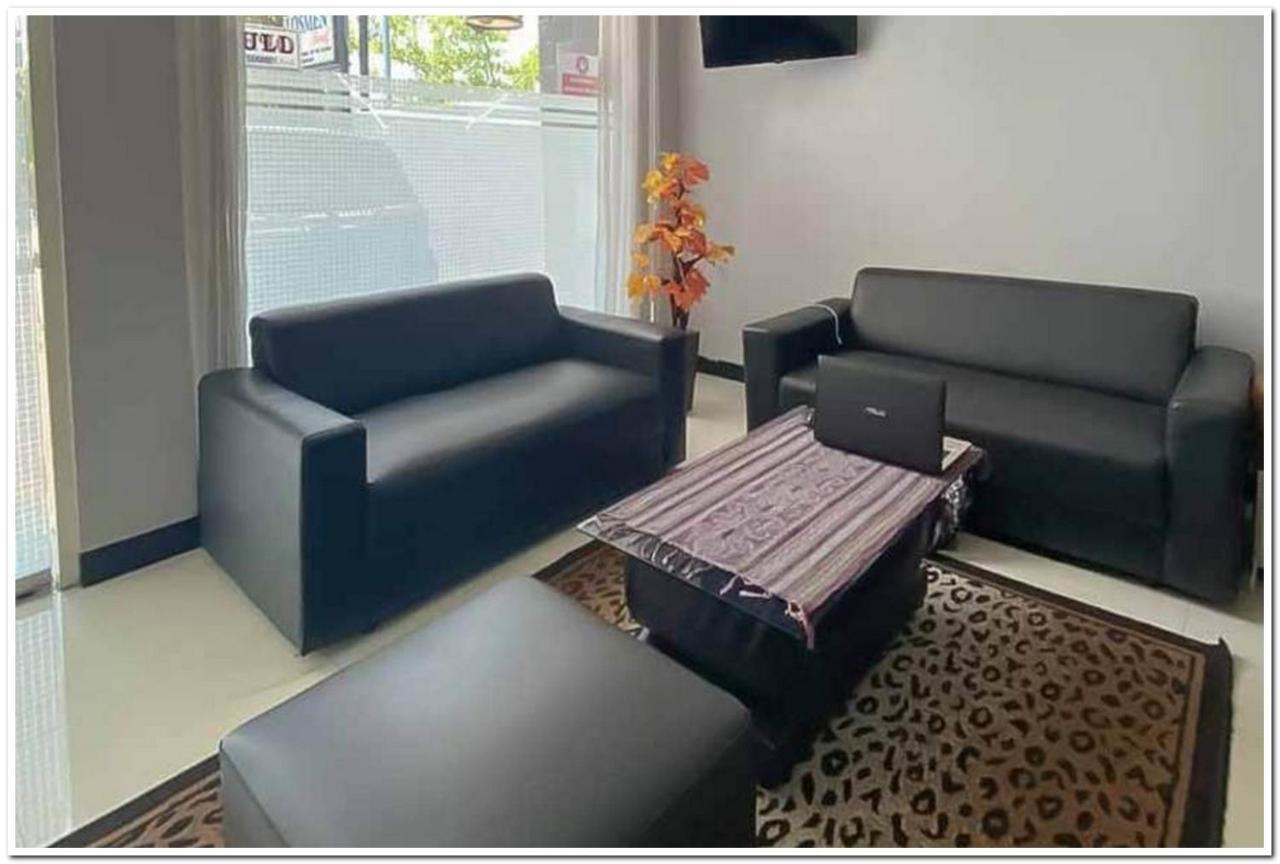 Losmen Family Syariah Bypass Juanda Mitra Reddoorz Brebek Exterior foto