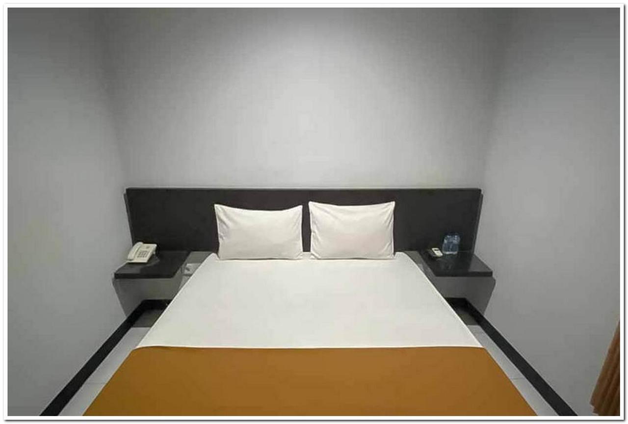 Losmen Family Syariah Bypass Juanda Mitra Reddoorz Brebek Exterior foto