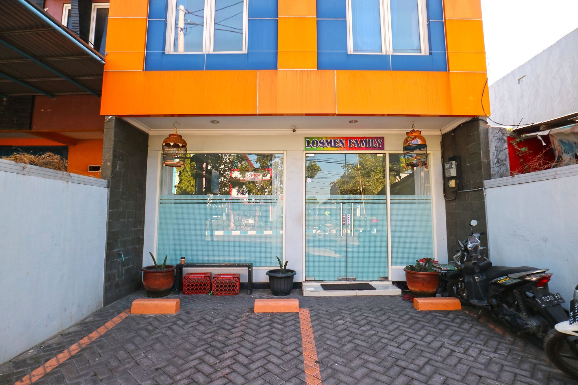 Losmen Family Syariah Bypass Juanda Mitra Reddoorz Brebek Exterior foto